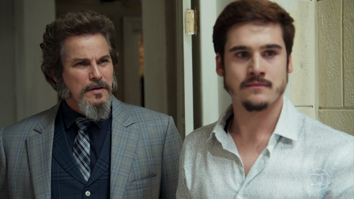 Dom Sabino (Edson Celulari) e Samuca (Nicolas Prattes) em O Tempo Não Para (Foto: Reprodução/Globo)