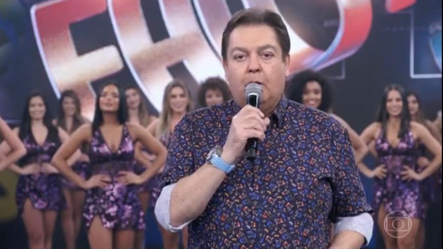 Fausto Silva no seu primeiro "Domingão do Faustão" (Foto: Reprodução/Rede Globo)