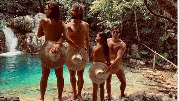 Paloma Bernardi e amigos na cachoeira (Foto: Reprodução/Instagram)