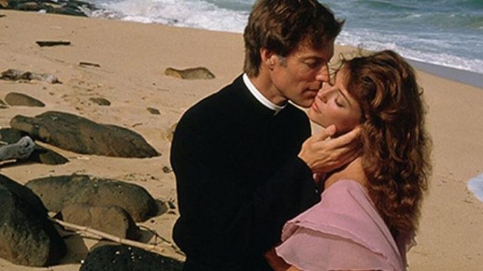 Richard Chamberlain e Rachel Ward em cena de Pássaros Feridos (Foto: Divulgação)