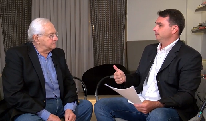 Boris Casoy entrevistou Flávio Bolsonaro para a RedeTV!. (Foto: Reprodução/RedeTV)