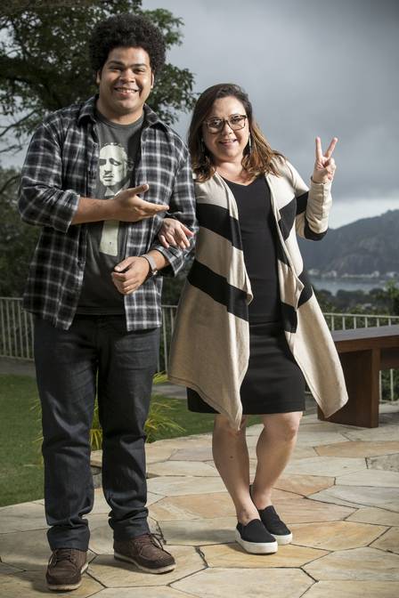 Renata Tobelem e Robson Nunes em cena de Espelho da Vida (Foto: João Miguel Junior/ Globo/ Divulgação)