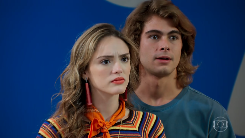 Manu (Isabelle Drummond) e João (Rafael Vitti) em Verão 90 (Foto: Reprodução/Globo)