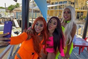 Mc Loma e as Gêmeas Lacração lançam clipe para o carnaval