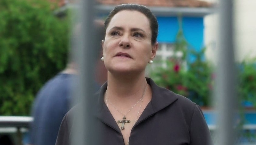 Mirtes (Elizabeth Savala) será a Fabíola Reipert de O Sétimo Guardião (Foto: Reprodução/Globo)