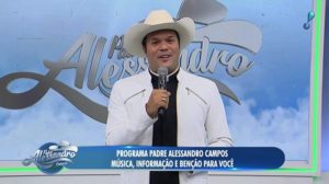 Padre Alessandro Campos na estreia de seu novo programa na RedeTV!
(Foto: Reprodução/RedeTV!)