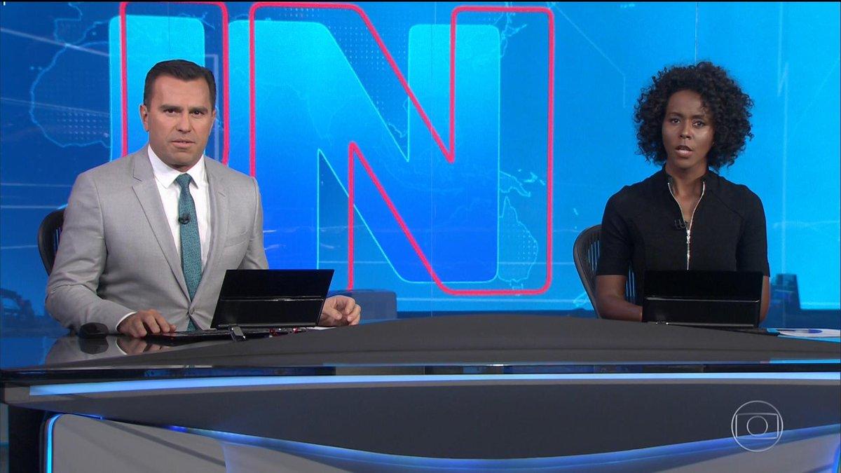 Maju Coutinho fez sua estreia na bancada do Jornal Nacional (Foto: TV Globo)