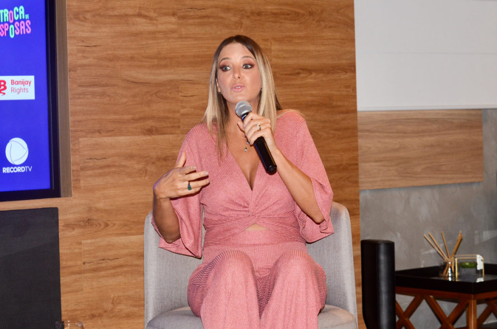 Ticiane Pinheiro conversou com a imprensa sobre o lançamento do Troca de Esposas na Record (Foto AgNews)