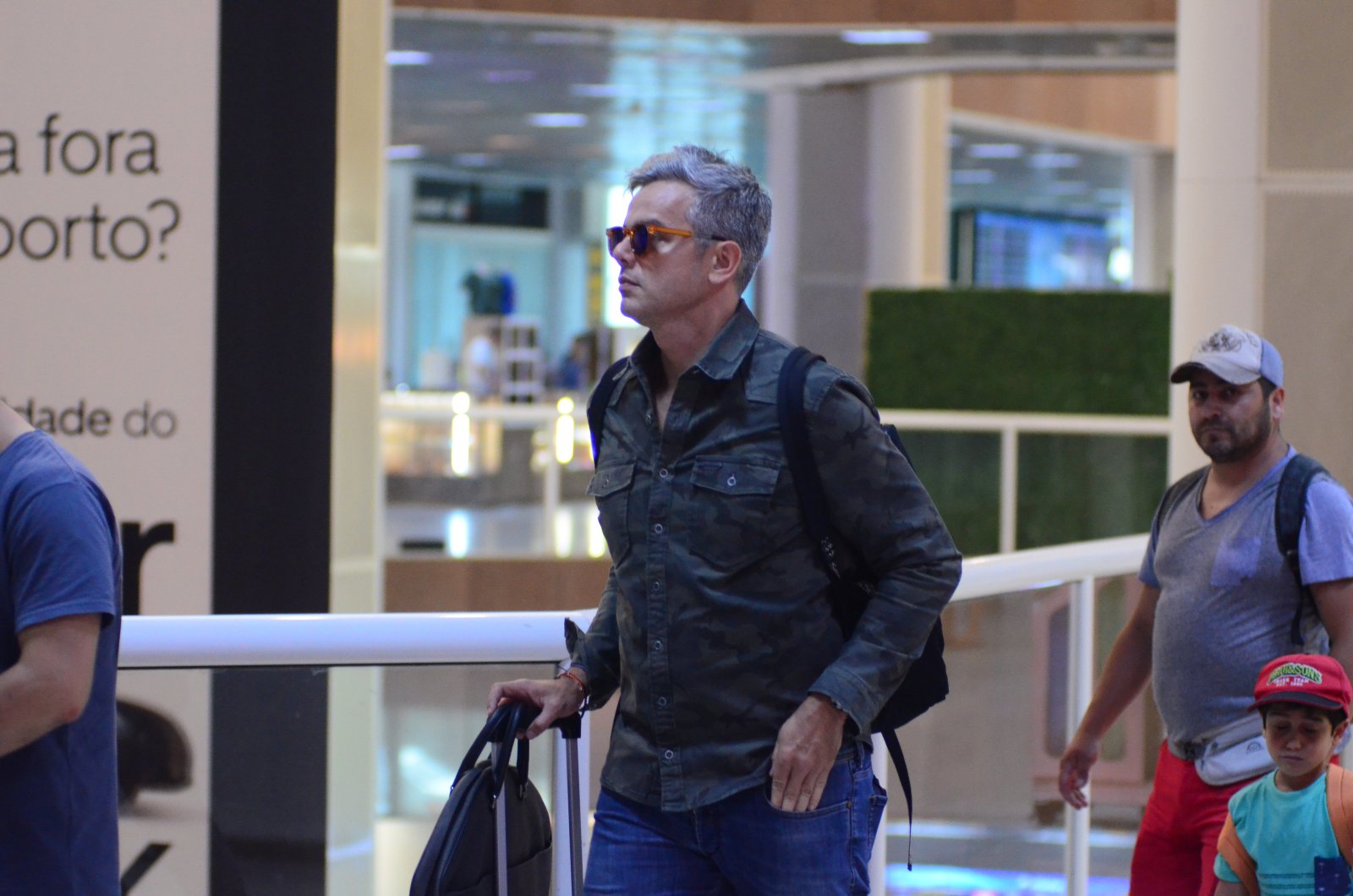 Claudia Raia Embarca no Aeroporto Santos Dumont no Rio de Janeiro (Foto: Webert Belicio / AgNews)