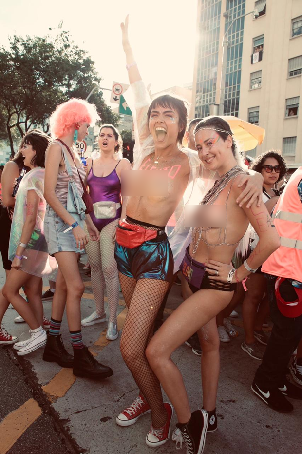 Maria Casadevall e uma amiga (Foto: Rafael Cusato)