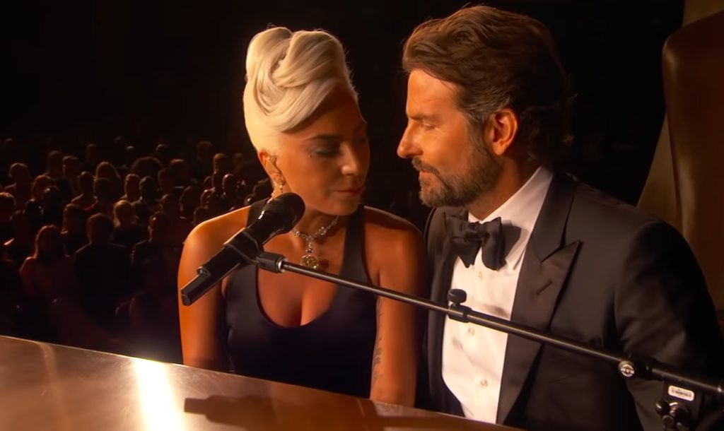 Lady Gaga e Bradley Cooper na música Shallow em Nasce Uma Estrela (Foto: Divulgação)