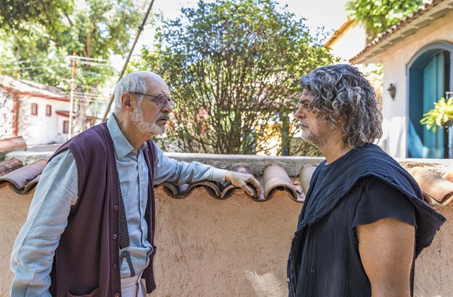 Sóstenes (Marcos Caruso) e León/Murilo (Eduardo Moscovis) em O Sétimo Guardião (Foto: Globo/Paulo Belote)