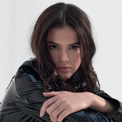 Bruna Marquezine dá resposta atravessa a fã no Twitter (Foto: Twitter)