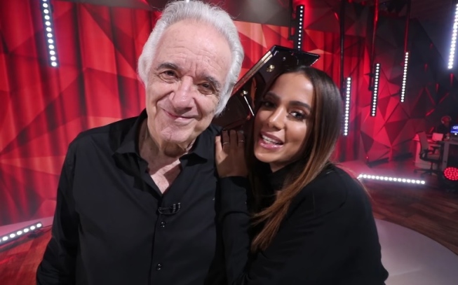 Anitta cantou ao lado do maestro João Carlos Martins (Foto: TV Globo)