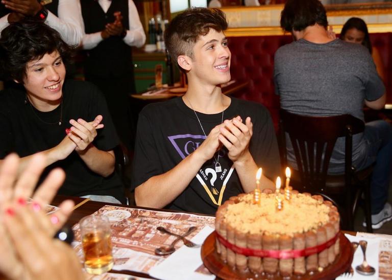 O ator recebeu amigos em sua festa de aniversário (Foto:Manuela Scarpa/Brazil News)