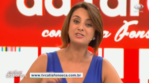 A  apresentadora Catia Fonseca no comando do programa Melhor da Tarde, na Band. (Foto: Reprodução)