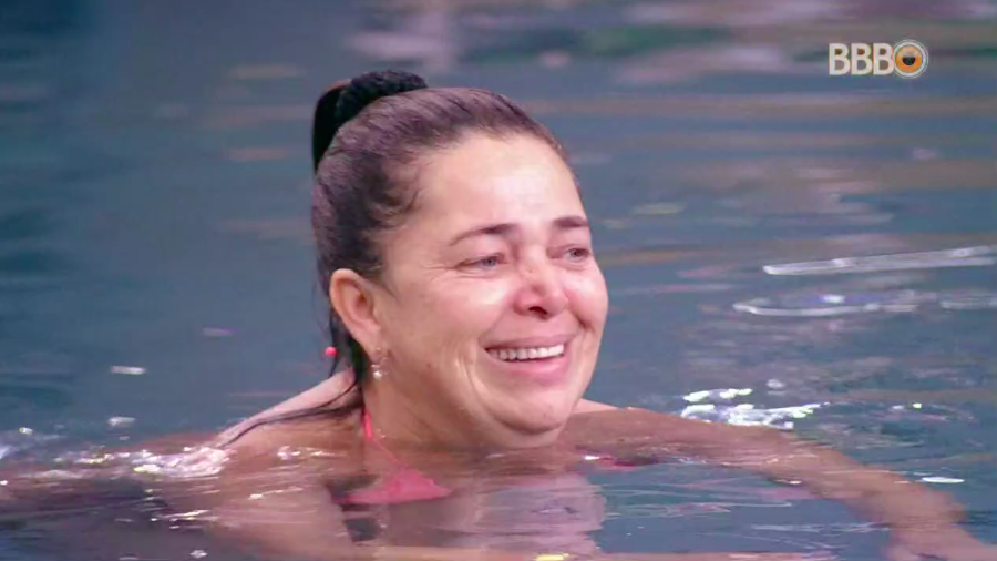 Tereza chorou com saudades de casa (Foto: Reprodução/GloboPlay)