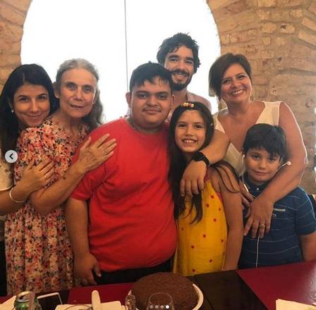 Caio festeja aniversário do filho com a mãe e a ex (na foto, à esquerda) Foto: Reprodução/Instagram