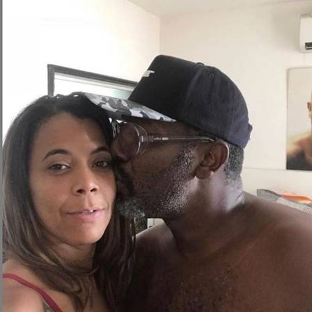 Silvia recebendo o carinho de MR Catra (Foto: Reprodução/Instagram)