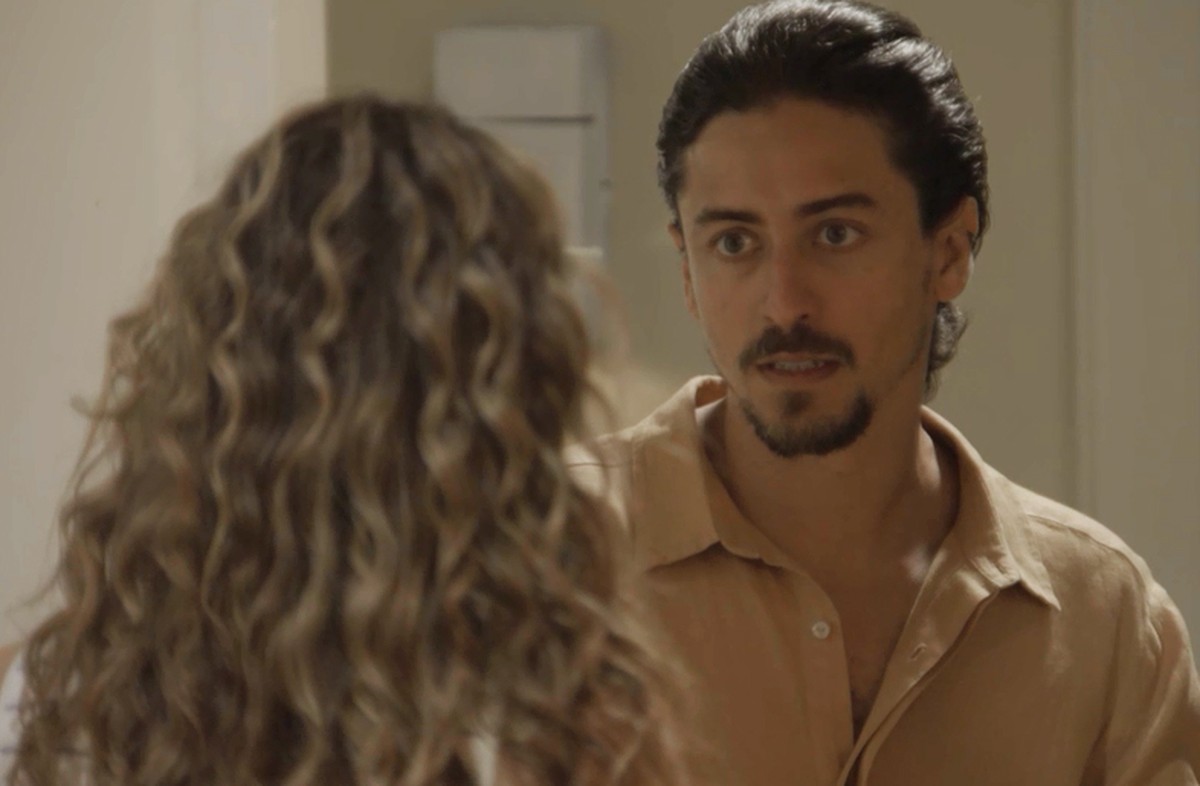 Manuzita e Jerônimo em cena da novela Verão 90 (Foto: Reprodução/Globo)