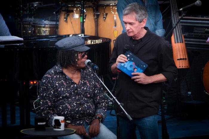 Serginho Groisman ao lado de Milton Nascimento (Foto: TV Globo)