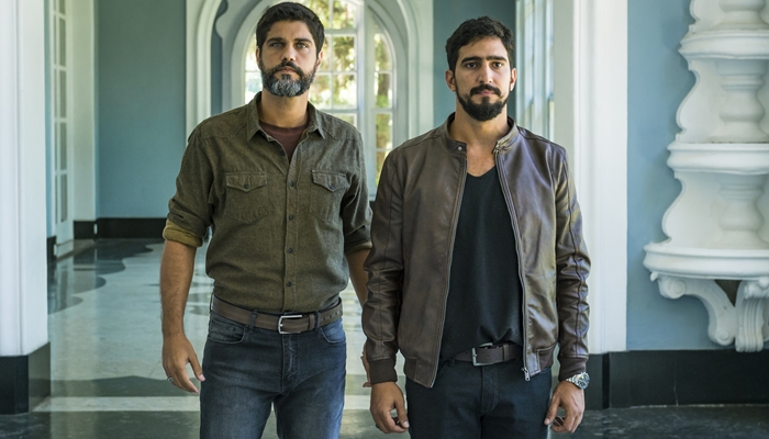 Hussein (Bruno Cabrerizo) e Jamil (Renato Goes) em Órfãos da Terra (Foto: Globo/Paulo Belote)