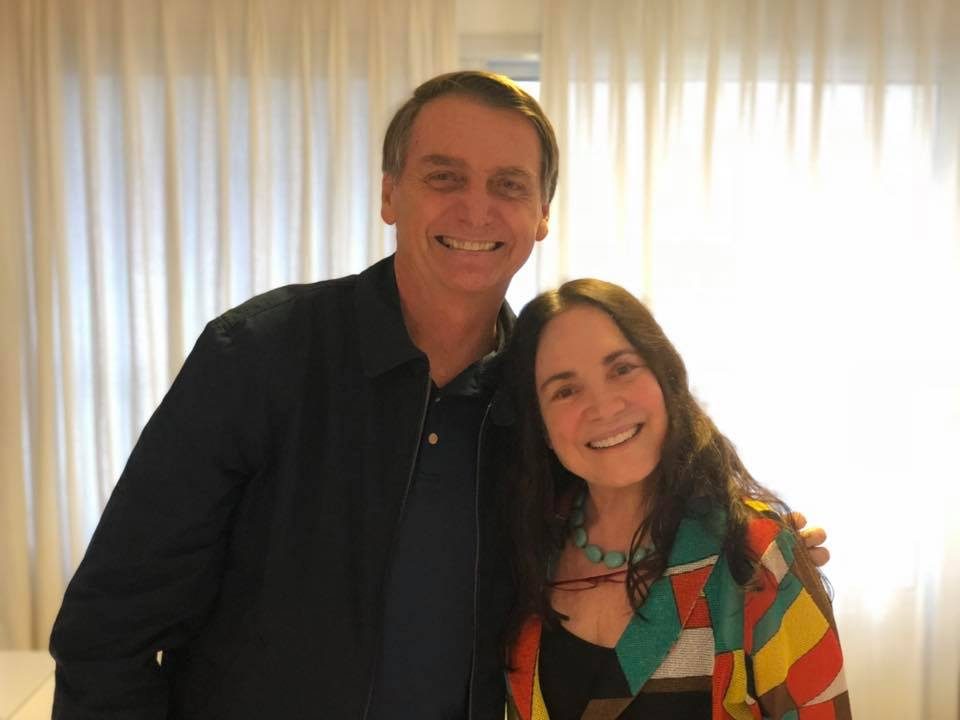 Regina Duarte ao lado do presidente Jair Bolsonaro (Foto: Reprodução)