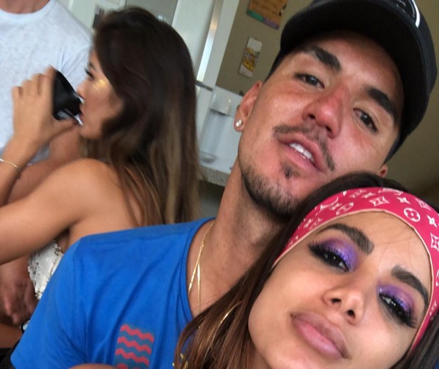 Gabriel Medina e Anitta durante festinha particular (Foto: Reprodução/Instagram)