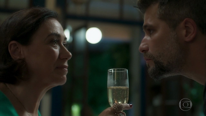 Valentina (Lília Cabral) e Gabriel (Bruno Gagliasso) em O Sétimo Guardião (Foto: Reprodução/Globo)