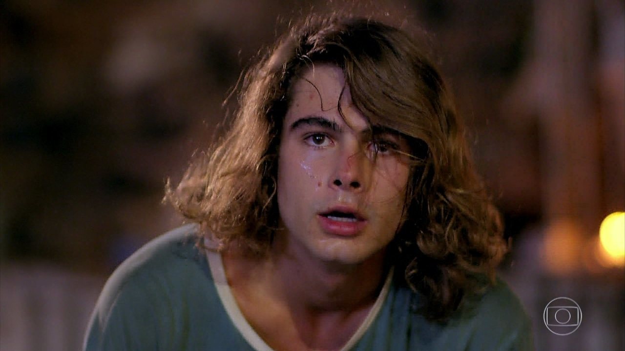 João (Rafael Vitti) em cena de Verão 90 (Foto: Reprodução/Globo)