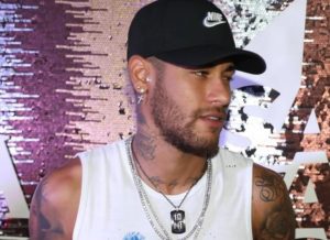 Neymar no camarote em Salvador (Foto: Reprodução)