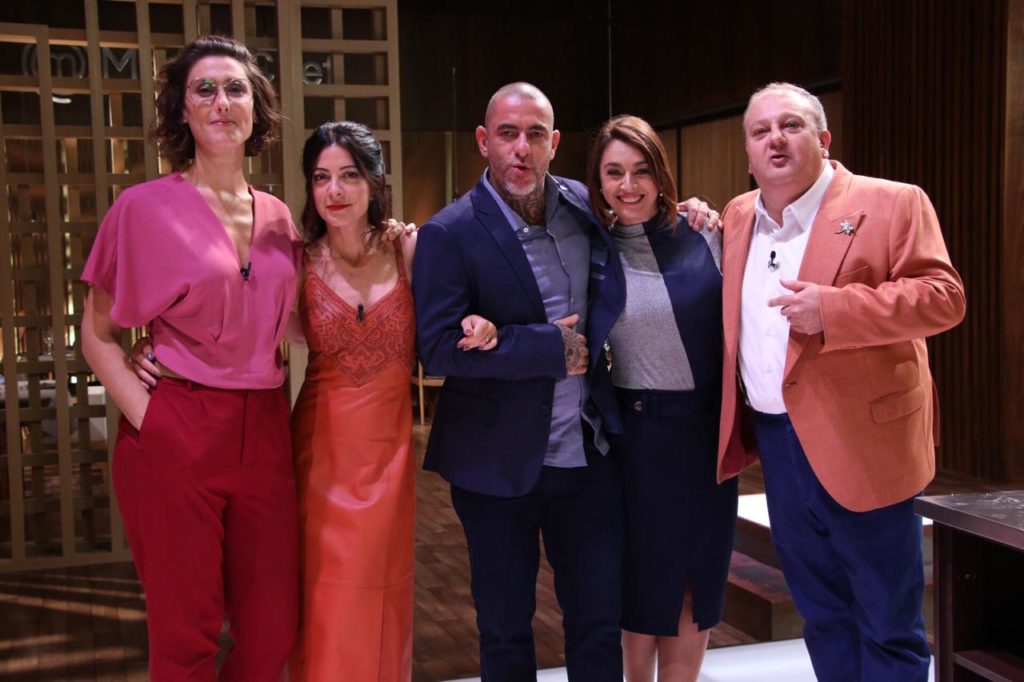 Catia Fonseca ofereceu barata para os jurados do MasterChef na Band! 