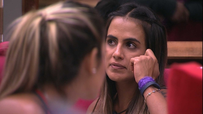 Carolina durante conversa no BBB19 (Foto: Reprodução/Globo)