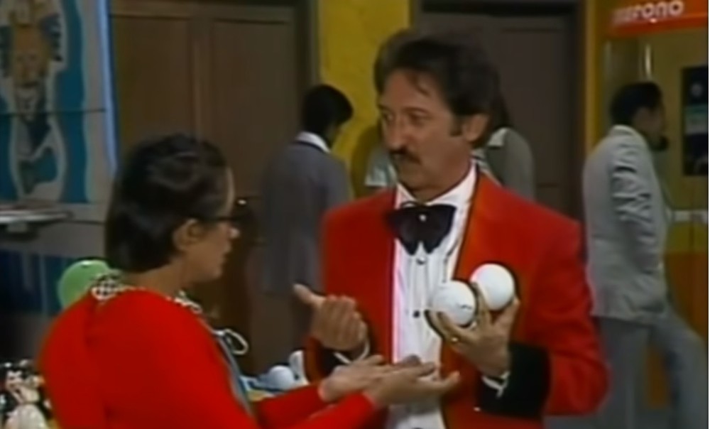 Abraham Stavans em cena de "Chaves" — (Foto: Reprodução/Youtube)