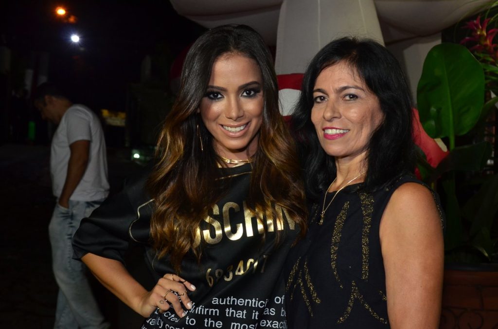 Anitta e sua mãe, Miriam Macedo (Foto: Divulgação)