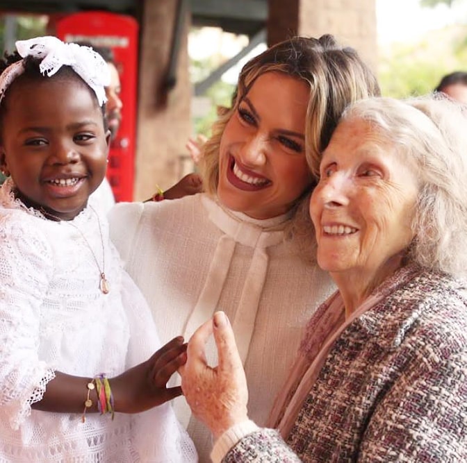 Giovanna Ewbank e sua avó e filha 