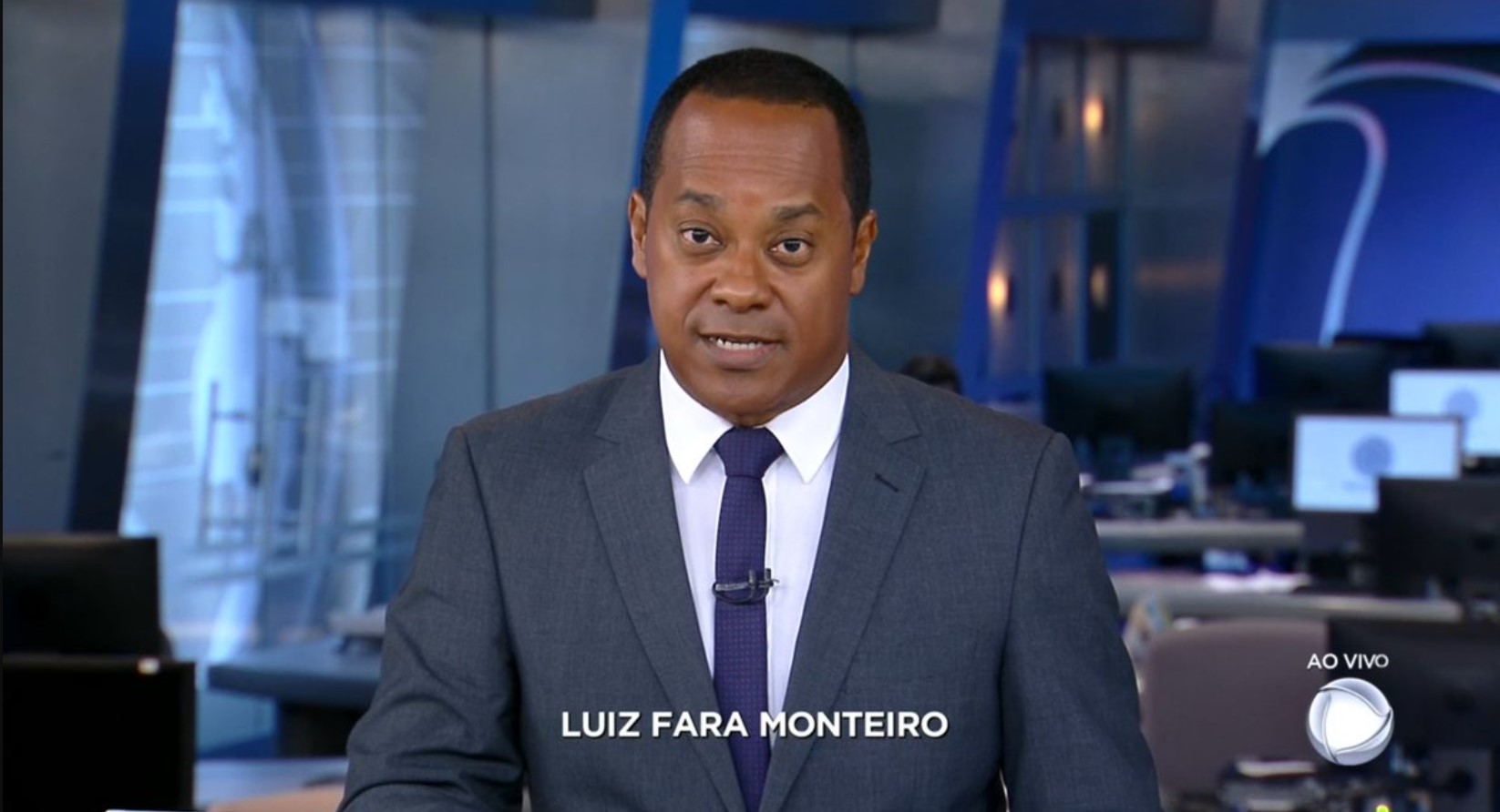 O jornalista Luiz Fara Monteiro em sua estreia na bancada do Jornal da Record (Foto: Reprodução/RecordTV)