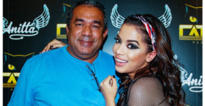 Pai de Anitta, revela que cantora parou de ser sua própria empresária pois o surfista, Pedro Scooby é 'bom de cama