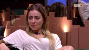 Paula conversando com Carolina e Hariany na sala do BBB19 (Foto: Reprodução)