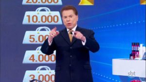 O apresentador Silvio Santos leu as mensagens que recebe nas redes sociais em seu programa. (Foto: Reprodução)