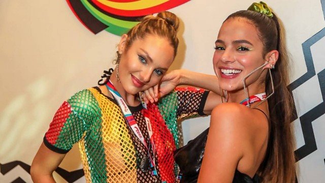 Candice Swanepoel e Bruna Marquezine em Salvador (Foto: Divulgação)