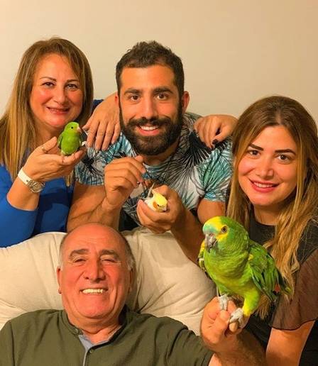 Kaysar com os pais e a irmã (Foto: Divulgação)