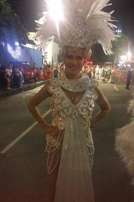 Ingrid Guimarães gravou para novela durante desfile de escola de samba (Foto: Reprodução)