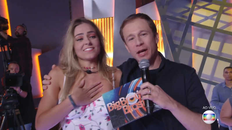 Paula e Tiago Leifert na final do BBB19 (Foto: Reprodução/Globo)