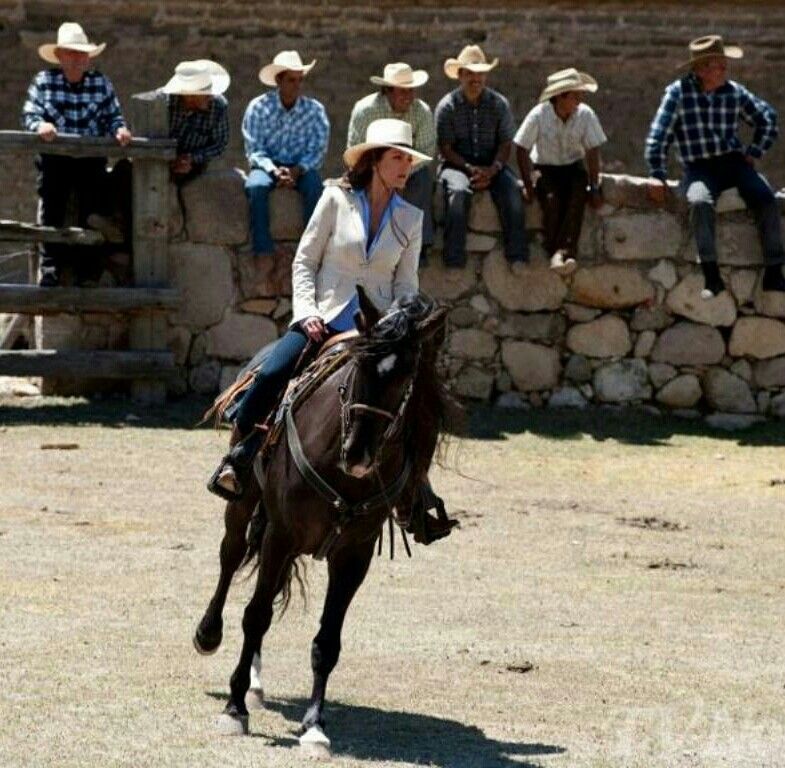 Valantina Vilalba (Lucero) no cavalo em Soy Tua Duena (Foto: Reprodução)