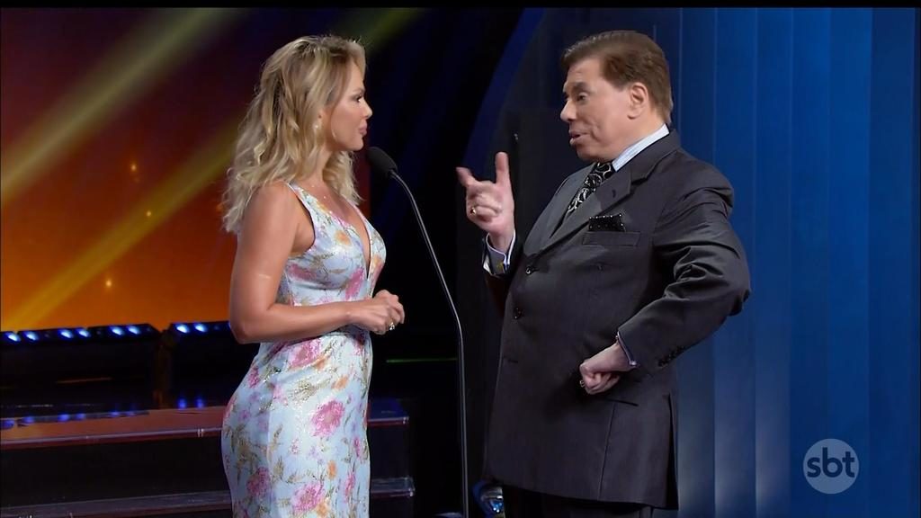 Eliana e Silvio Santos no palco do Troféu Imprensa (Foto: Reprodução)