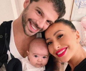 O ator Duda Nagle, Sabrina Sato e  a filha Zoe (Foto: Reprodução/Instagram)