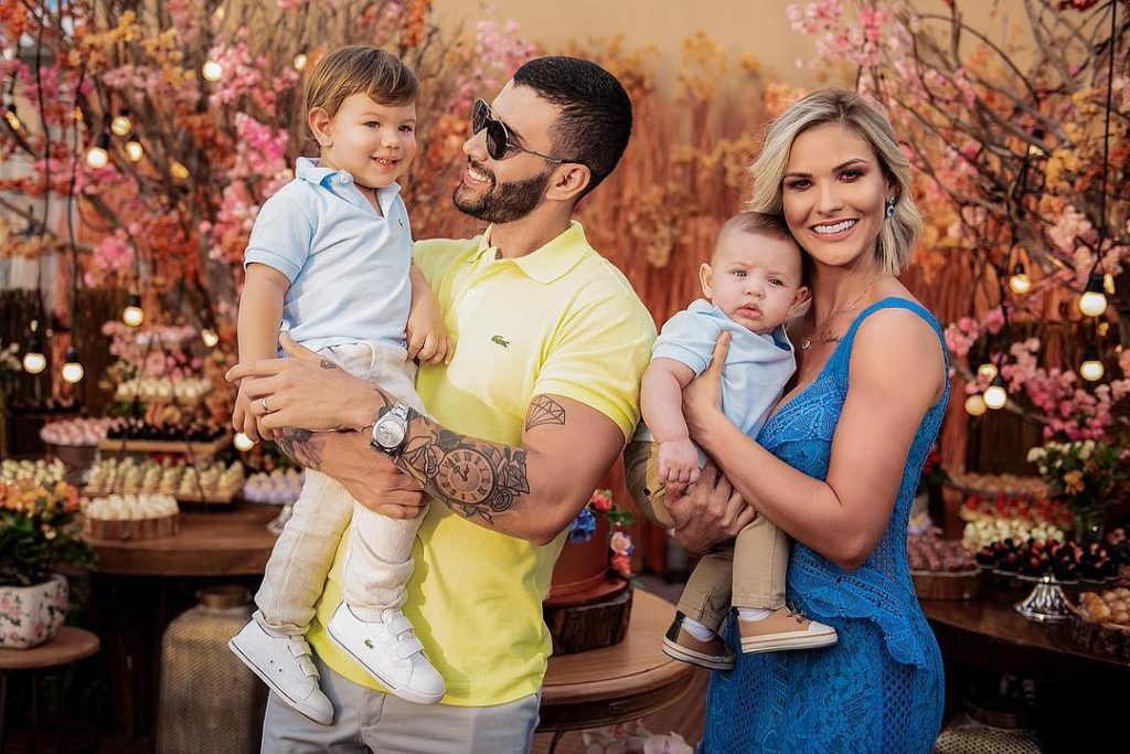 Gusttavo Lima, Andressa Suita, Gabriel e Samuel (Foto: Reprodução/Instagram)