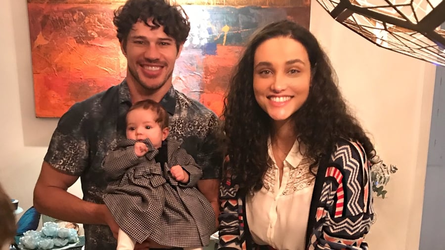 Os atores da Globo, Débora Nascimento e José Loreto com filha Bella (Foto: Reprodução/Instagram)