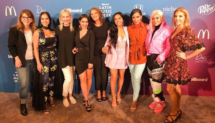 Anitta com outras estrelas na Conferência Billboard da Música Latina  (Foto: Reprodução/Instagram)